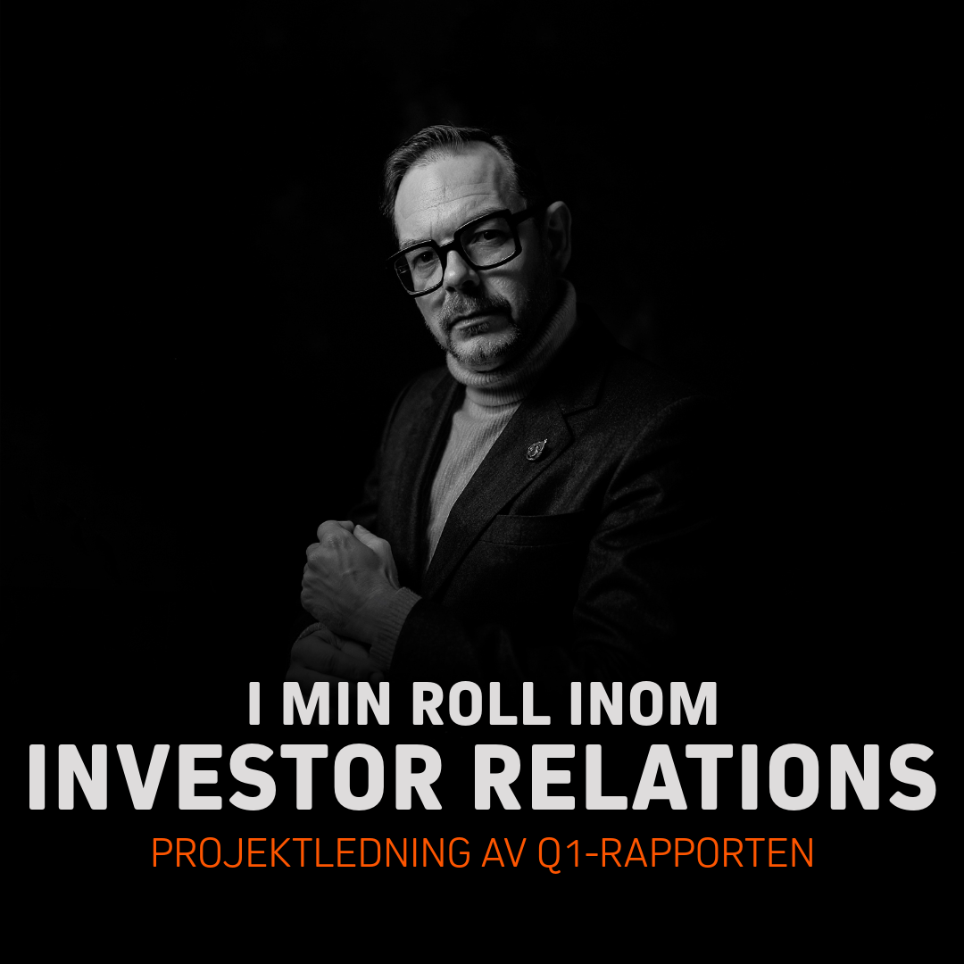 Man i mörk kostym med glasögon, poserar med armarna i kors och ser seriös ut, text om investerarrelationer.
