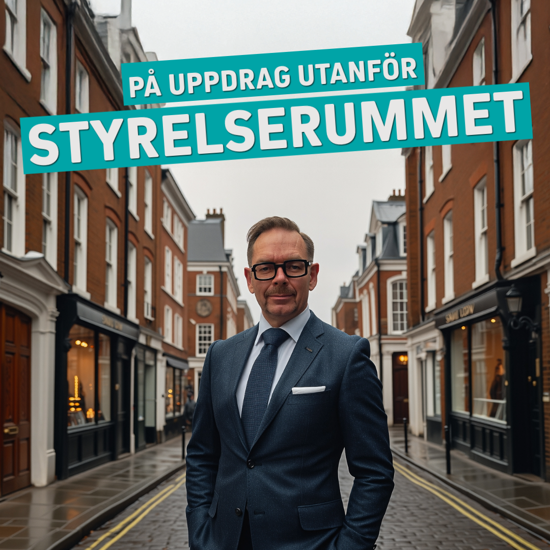 Man i kostym står på en gata med texten 'På uppdrag utanför styrelserummet' i bakgrunden.