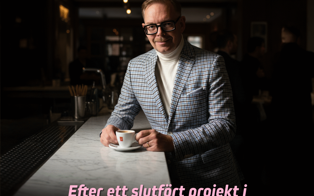 Man i kostym står vid en marmorbar med en kaffekopp i handen.