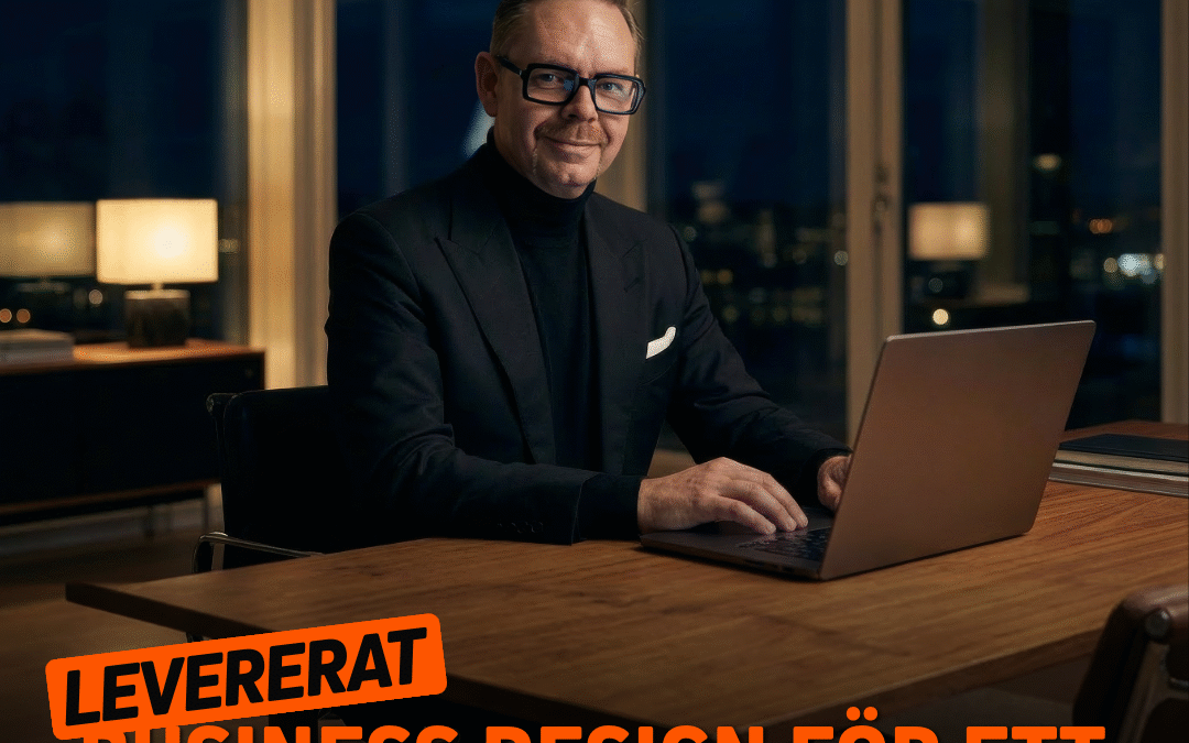 Man i svart kavaj och glasögon sitter vid ett skrivbord med en laptop, med texten 'Levererat Business Design för ett Informationsmemorandum'.