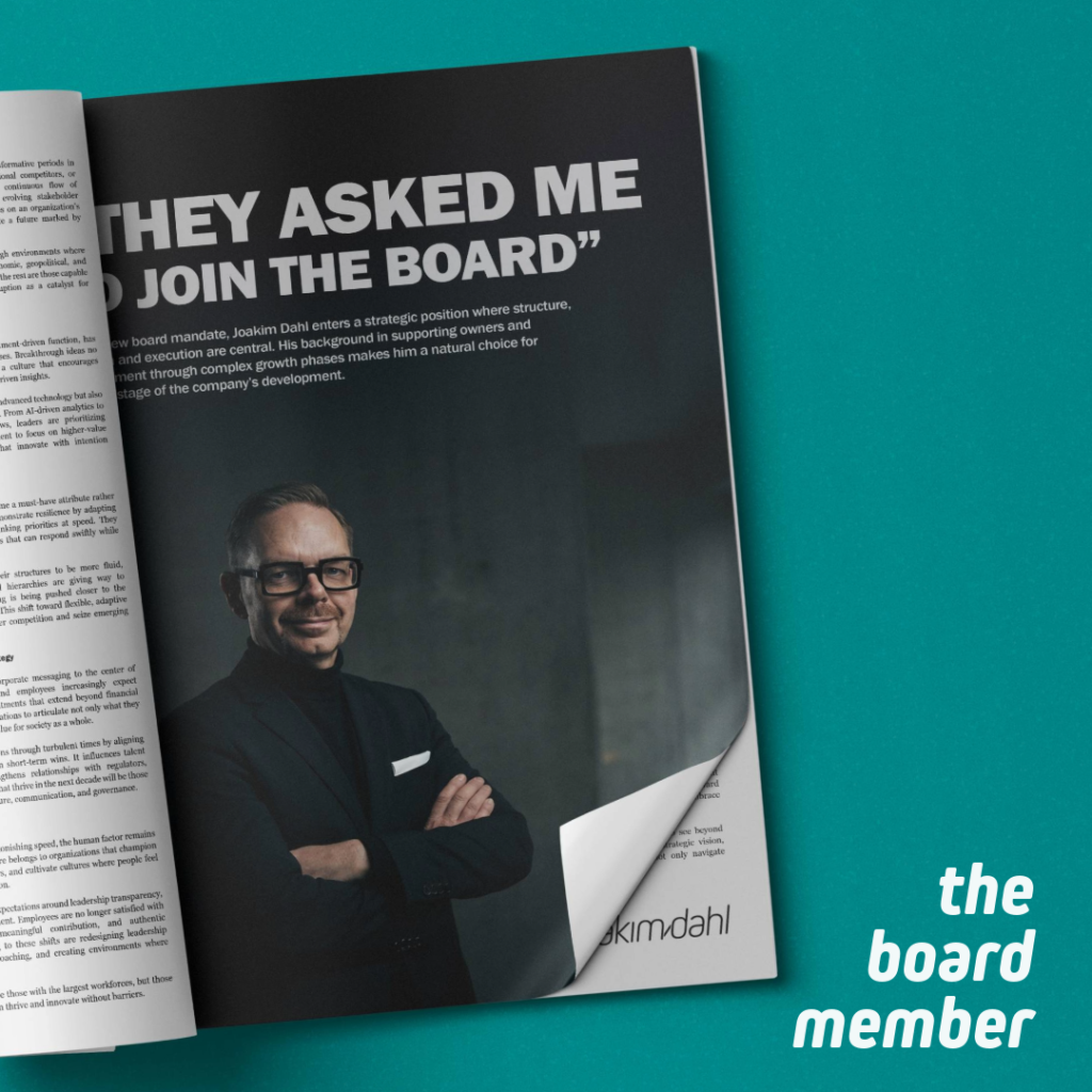 En tidning med en artikel om Joakim Dahl som styrelseledamot, med en bild av honom i svart kostym.