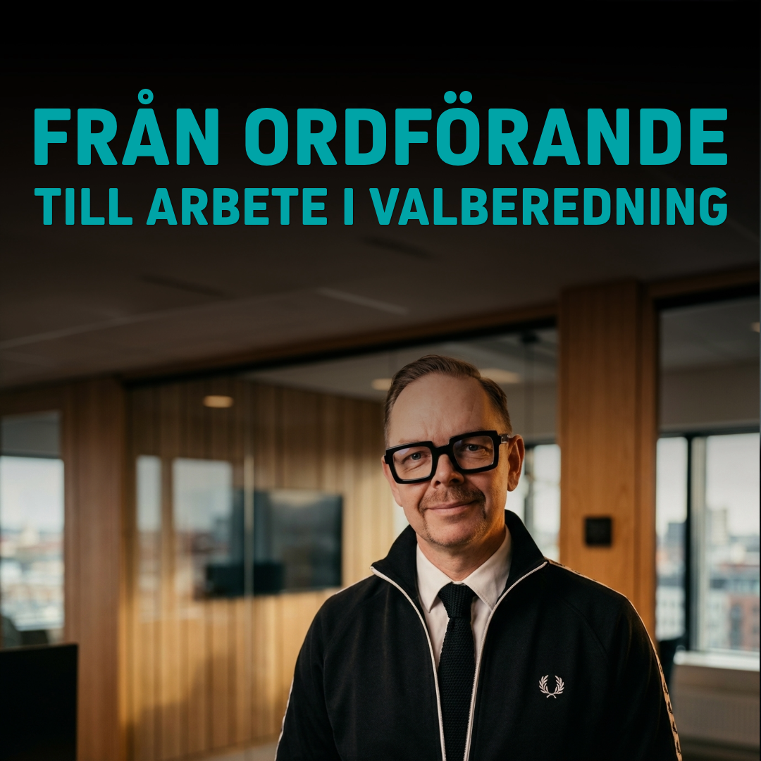 Joakim Dahl i glasögon står i ett modernt kontor med träpaneler i bakgrunden, över bilden löper texten FRÅN ORDFÖRANDE TILL ARBETE I VALBEREDNING i turkos färg