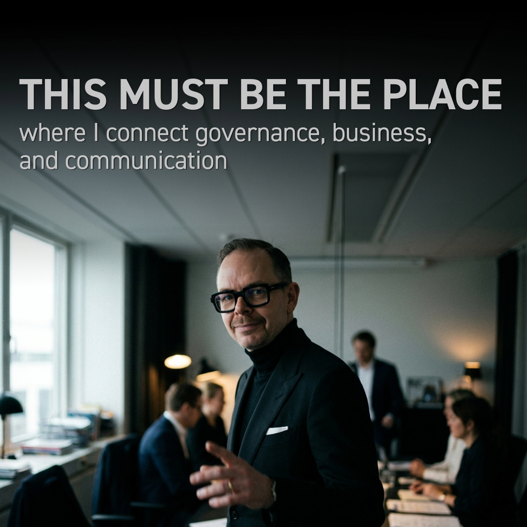 Mörk kostym och glasögon i en modern kontorsmiljö där governance, business och communication kopplas ihop – “THIS MUST BE THE PLACE”.