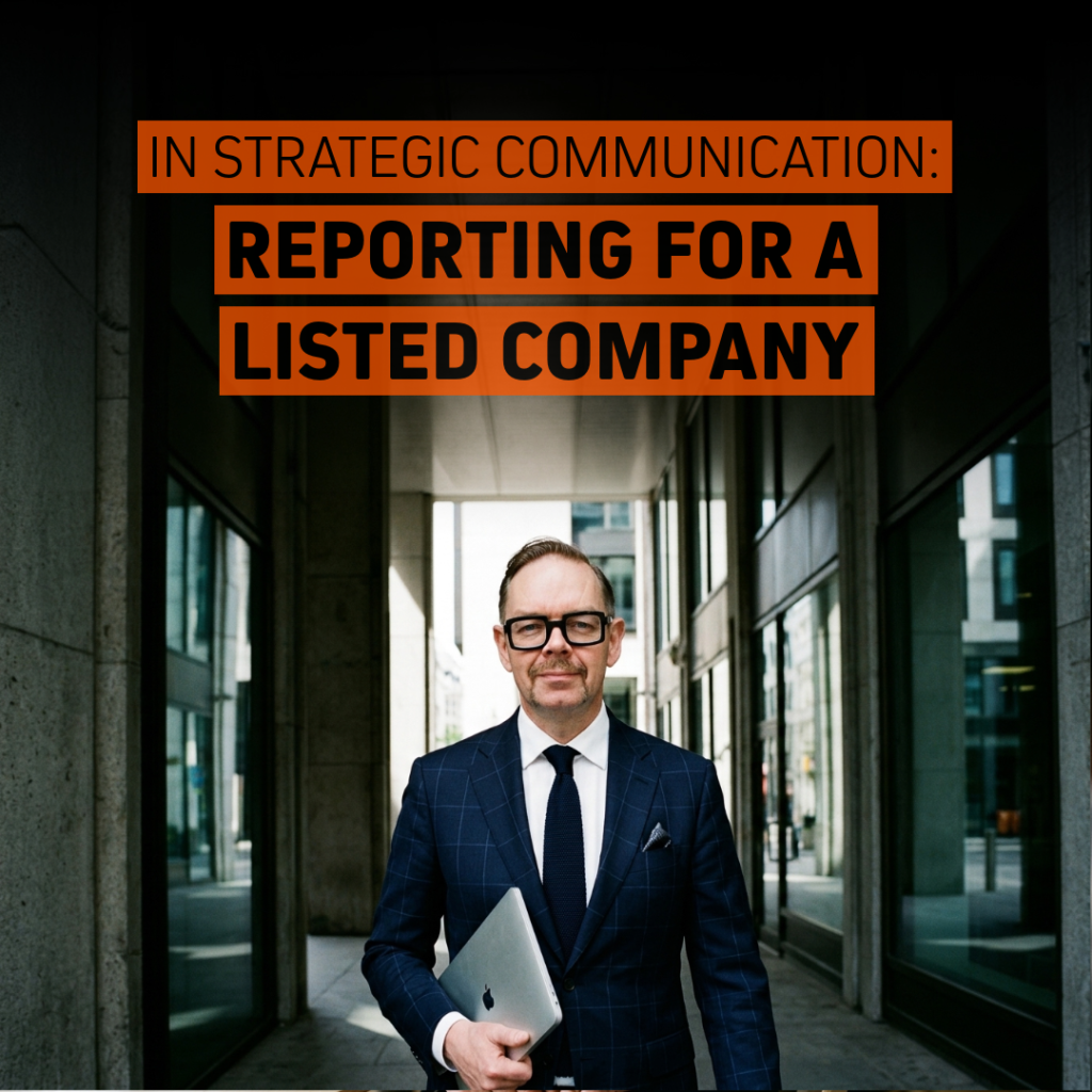 Strategisk kommunikation om rapportering för ett börsnoterat bolag, med en affärsman i kostym framför texten IN STRATEGIC COMMUNICATION.